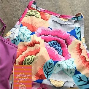 Kortni XL squared up top